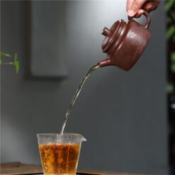 Ý nghĩa của ấm Đức Trung trong buổi thưởng trà