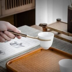 Cây dâng trà mang nét đẹp tôn kính