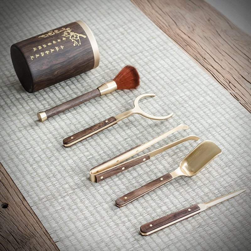 Những món trà cụ trong bộ trà cụ